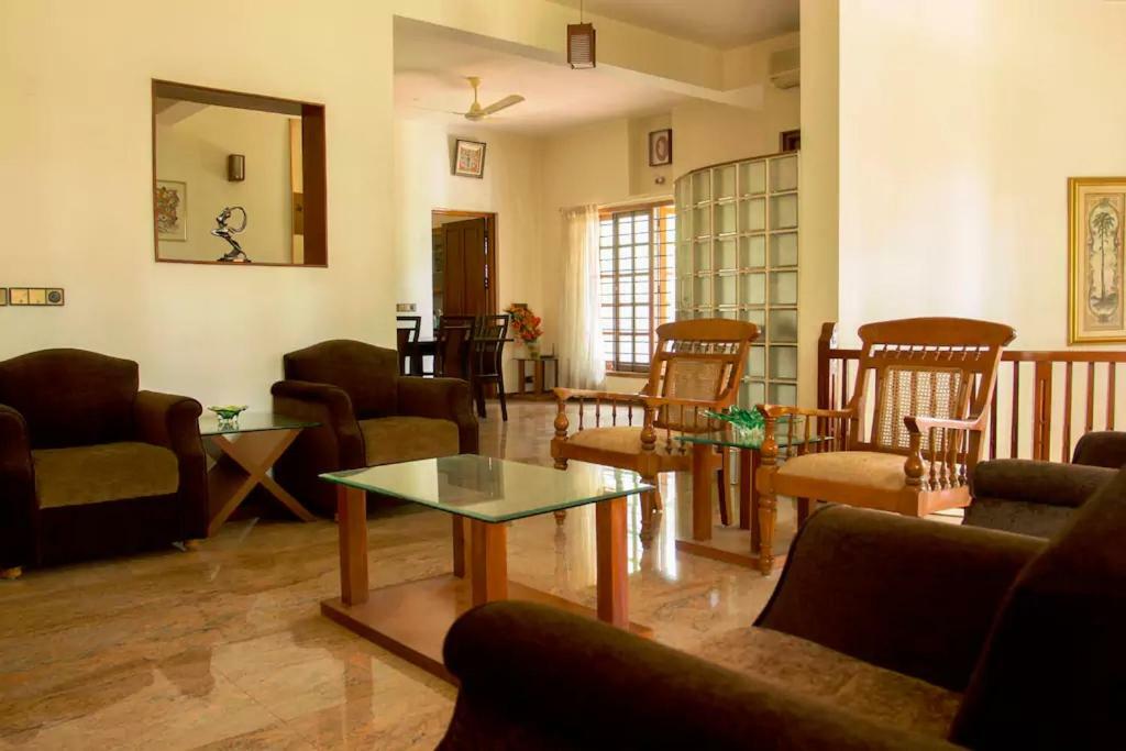 Villa Serena Bangalore Bagian luar foto