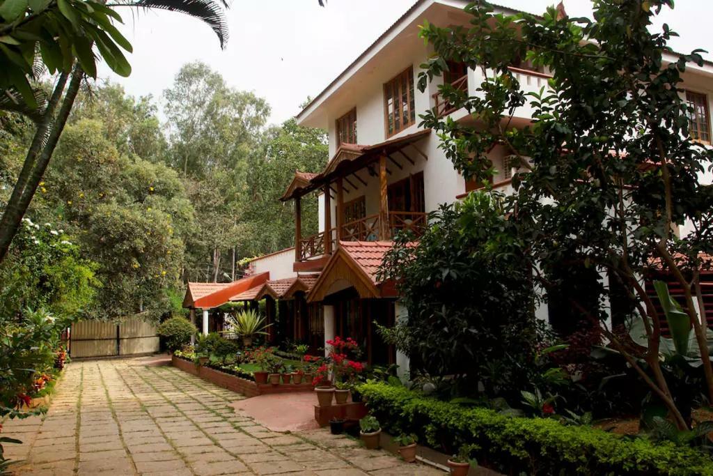 Villa Serena Bangalore Bagian luar foto