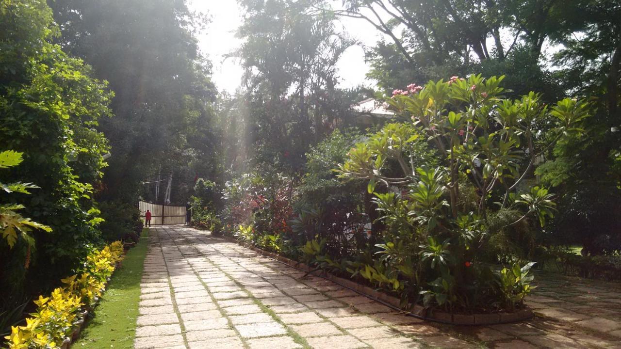 Villa Serena Bangalore Bagian luar foto